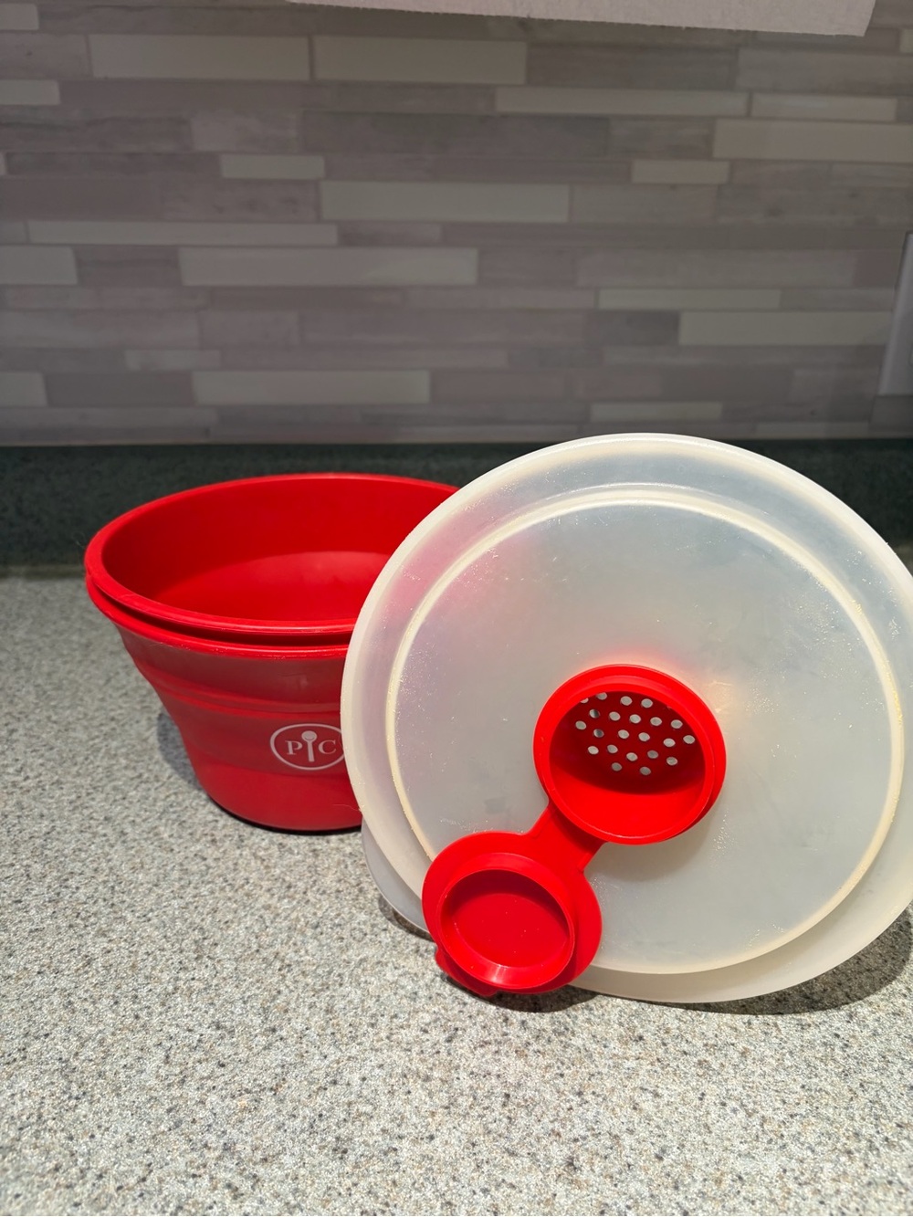 Pampered Chef Red Silicone microwave popcorn maker w/ Collapsible Bowl